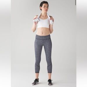 Lululemon Pace Rival Crop 22" Freckle Flower Black Athletic Leggings Size 4